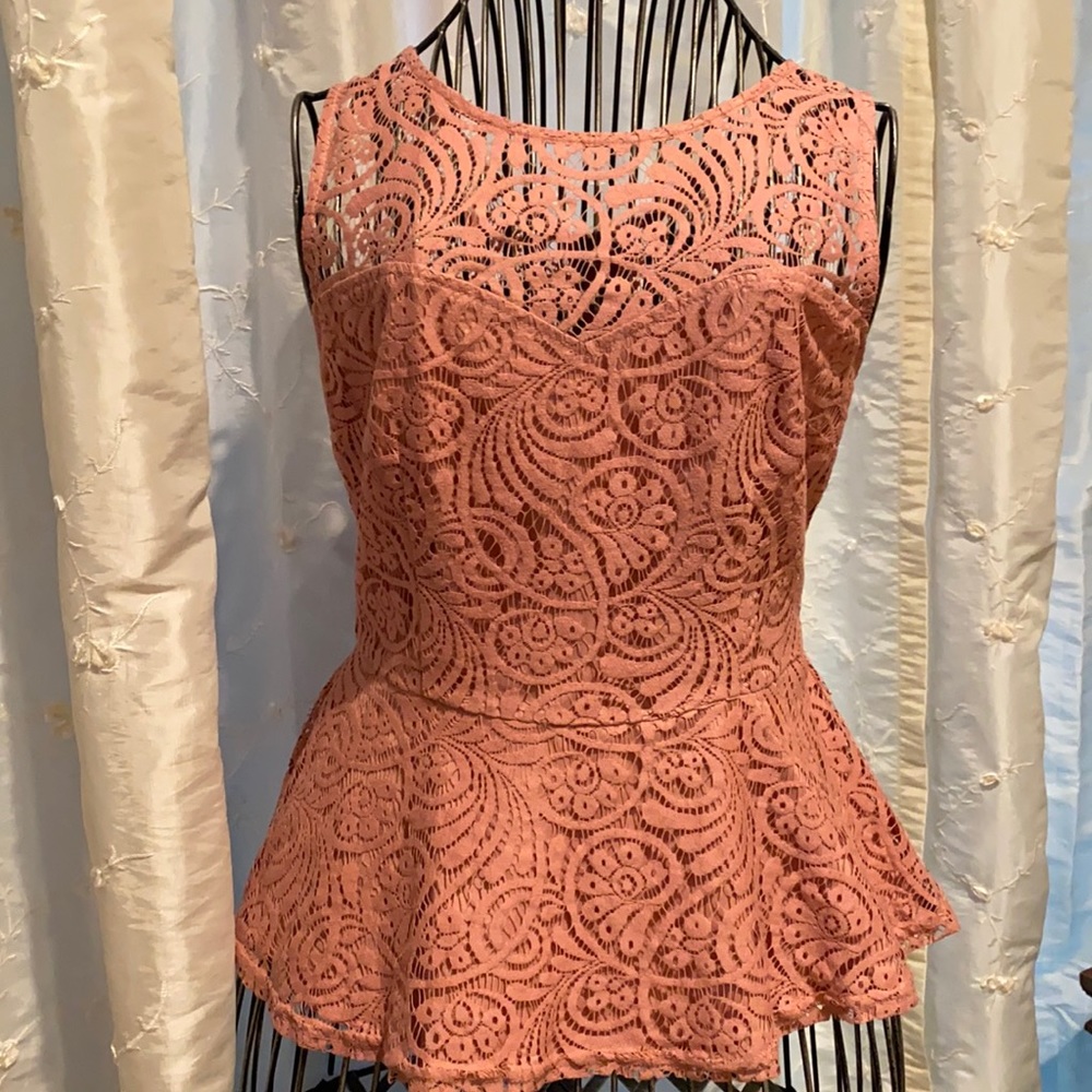 ~Forever 21~ Dusty Pink Laced Ruffle Bottom Top